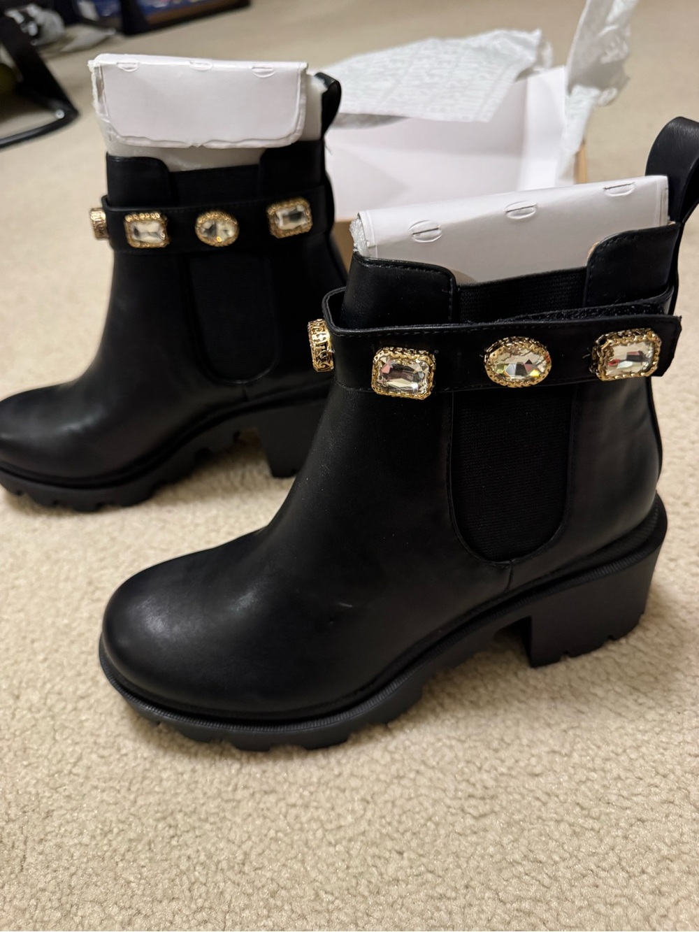 Steve Madden amulet black boots